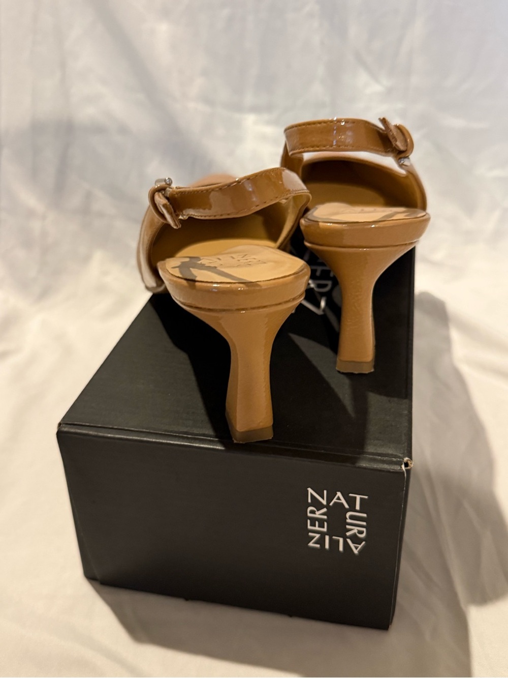 Naturalizer tansy cafe smooth buckle kitten
faux leather heels - Picture 5 of 8